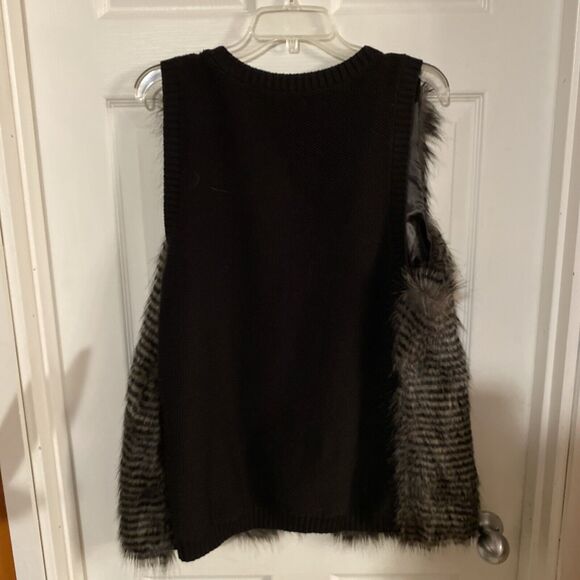 Maurice’s Faux Fur Vest Size 1 Open Front Striped Knit Back Crew Neck - Picture 3 of 11